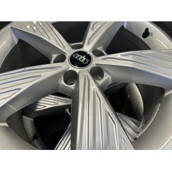 19� Audi Q4 Ref.A53 vinterd�k 