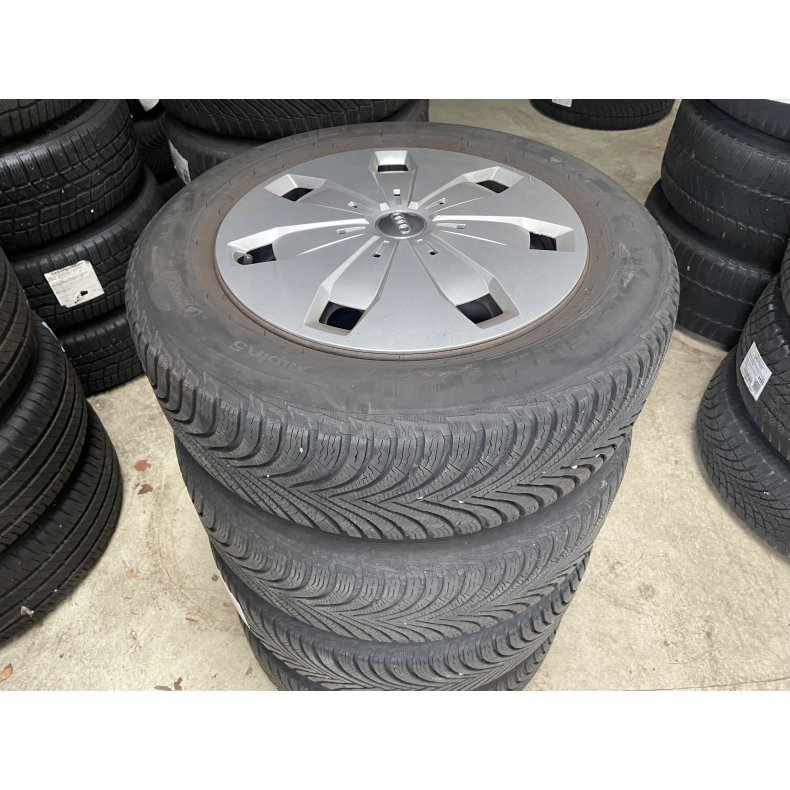 16� Audi Q2 Ref.A69 vinterd�k 