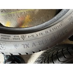 Dk 18 Continental 235/45r18 Ref.W29 vinter