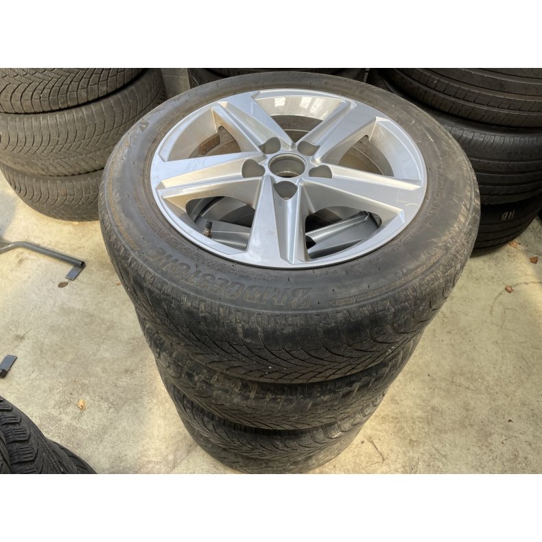 16 Toyota Corolla 205/55r16 Ref.K17 aluflge 