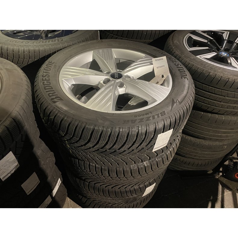 19� Audi Q4 Ref.P24 vinterd�k 