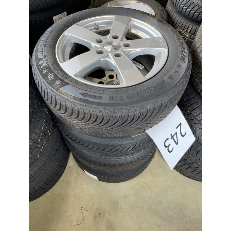 16" BMW 320 Vinterhjul / 205/60R16 REF.243