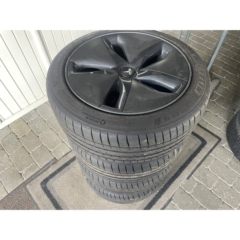 18� Tesla Model 3 Ref.P15 sommerd�k 