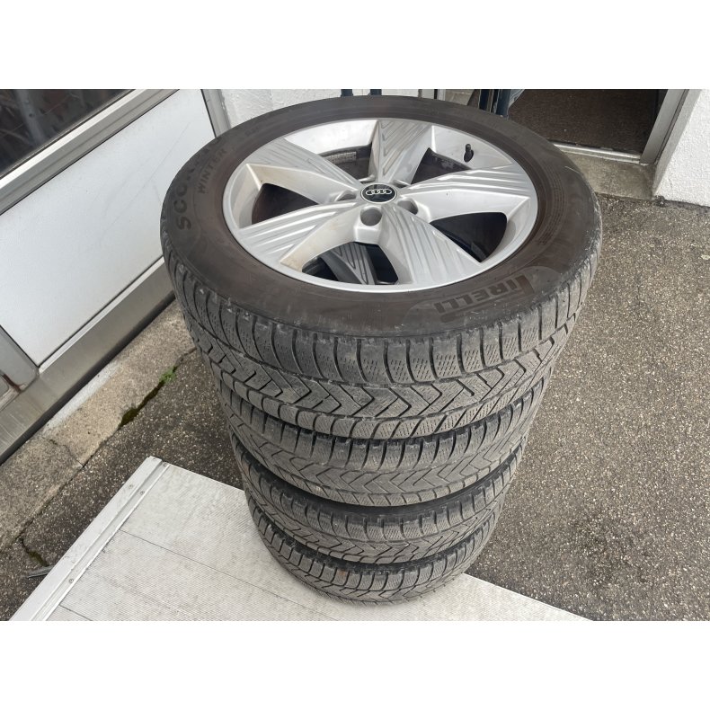 19� Audi Q4 Ref.P12 vinterd�k 