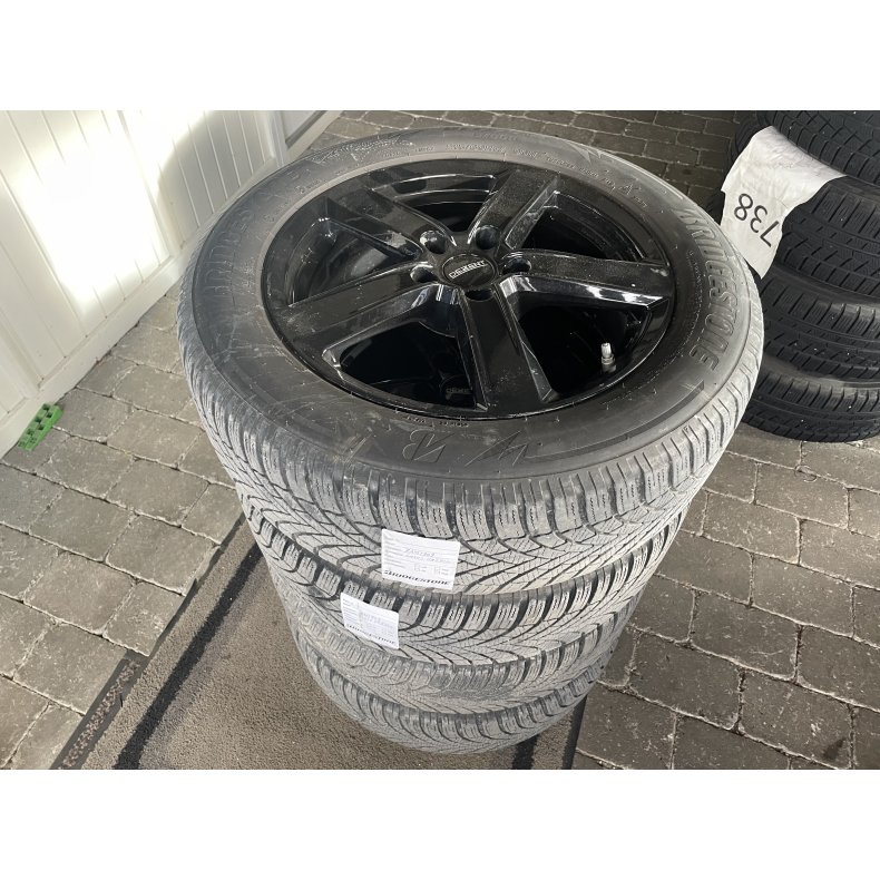 17� Lexus UX250h Ref.742A vinterd�k 