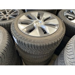 19� Tesla Model Y Ref.A59 vinterd�k 