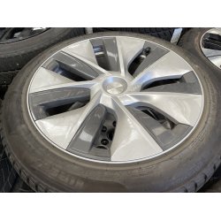 19� Tesla Model Y Ref.A62 vinterd�k 