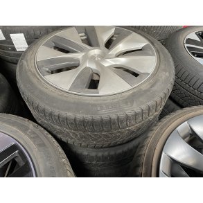 19� Tesla Model Y Ref.A66 vinterd�k 