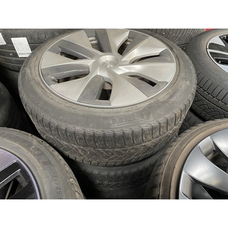 19� Tesla Model Y Ref.A66 vinterd�k 