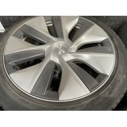 19� Tesla Model Y Ref.A66 vinterd�k 