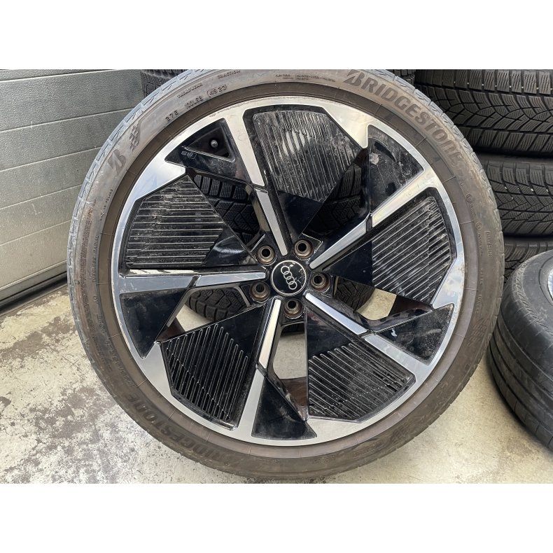 21� Audi Q4 Ref.213 sommerd�k 