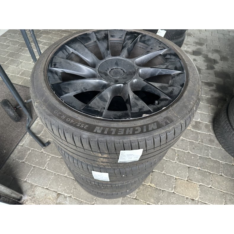 20� Tesla Model Y Ref.881 sommerd�k 