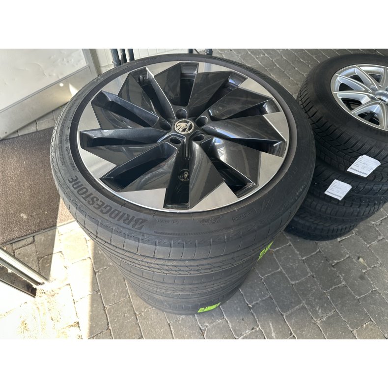 21� Skoda Enyaq Ref.P24 sommerd�k 