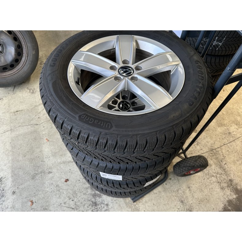 17� VW Tiguan Ref.A76 vinterd�k 