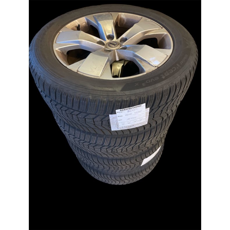 18 Volvo XC40 235/55r18 Ref.P3 vinter 